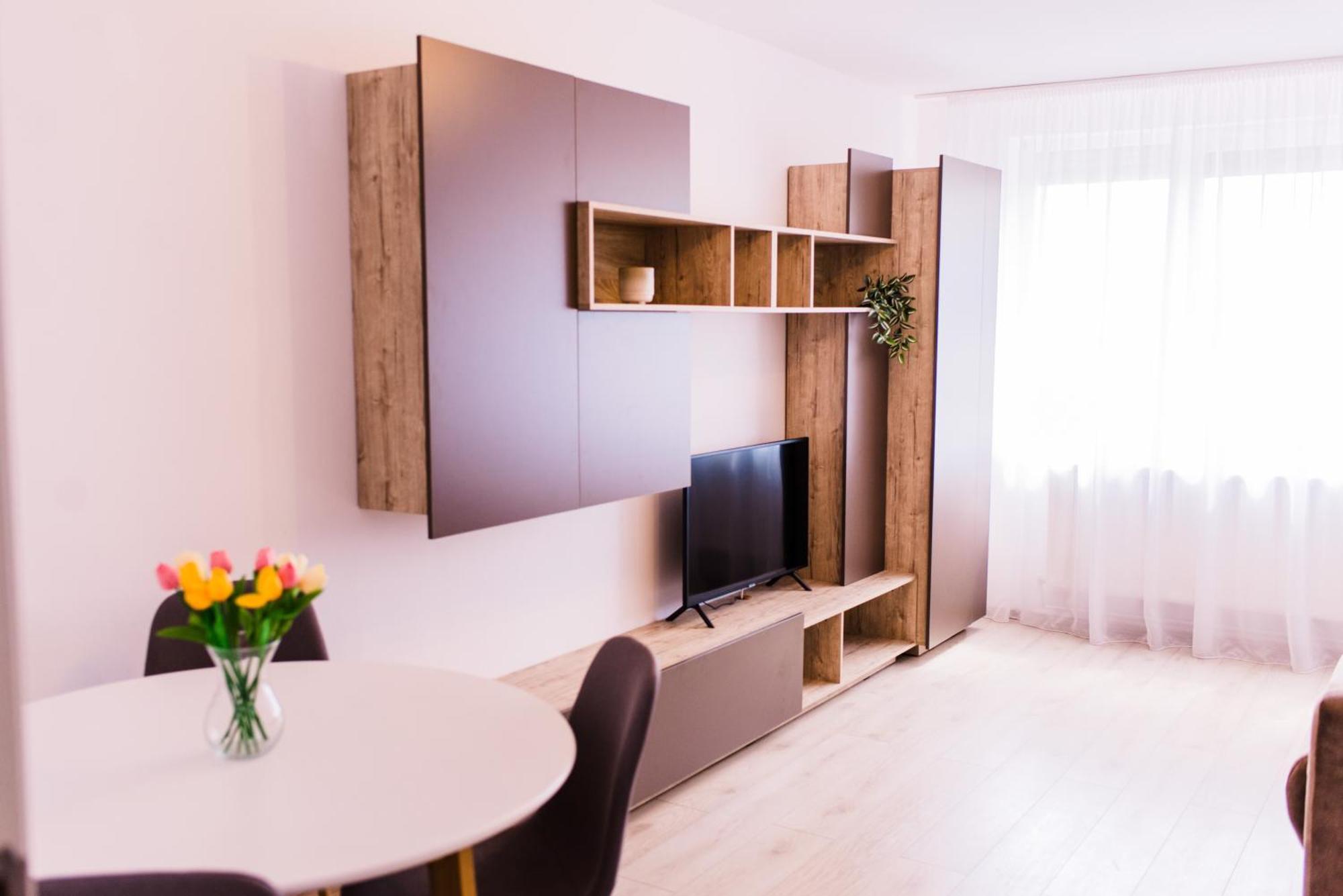 Riverside White Apartment Сату-Маре Экстерьер фото